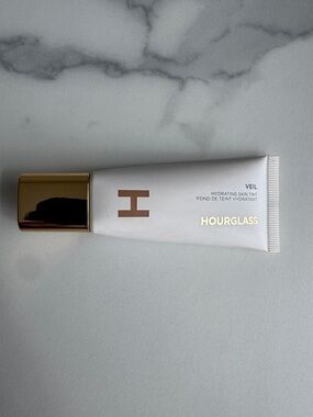 Hourglass Veil Hydrating Skin Tint # 11